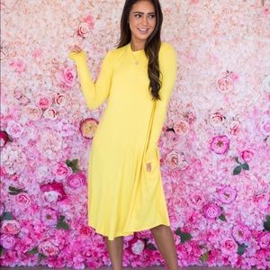 Yellow midi dress with pockets